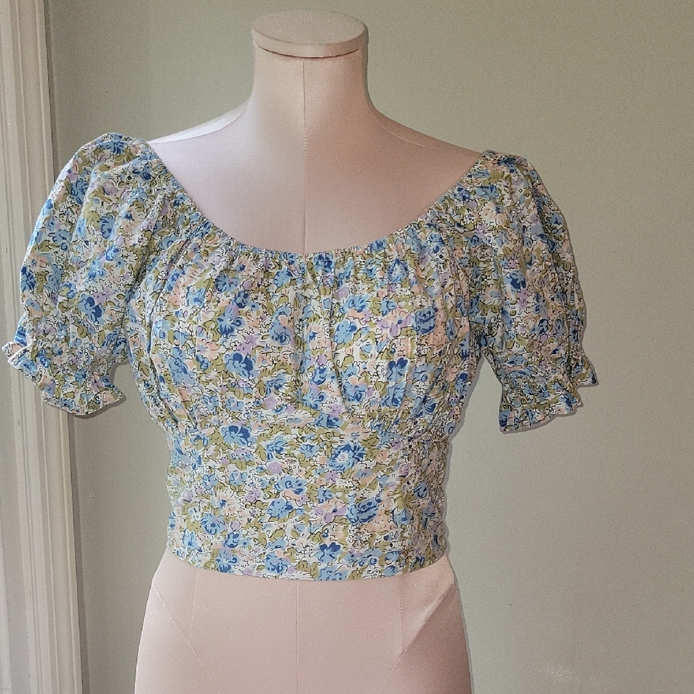 Floral Puff Sleeve Crop Top